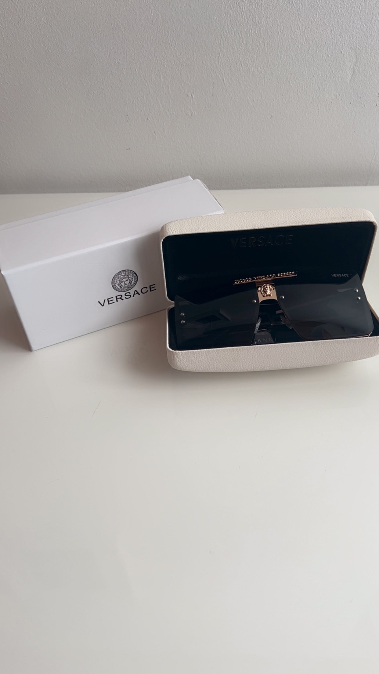 VERSACE Zonnebril - Goud