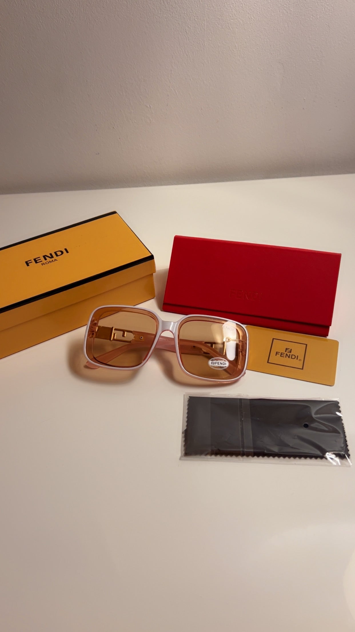 FENDI Zonnebril - Roze